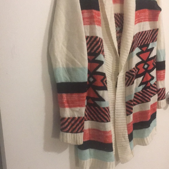 Long White Cardigan Sweater Aztec design (size L) - Picture 4 of 8